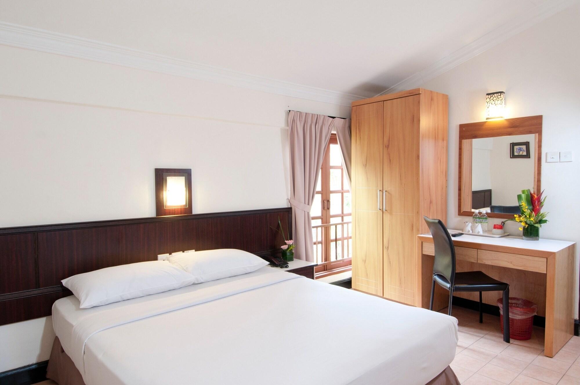 1926 Heritage 3* George Town